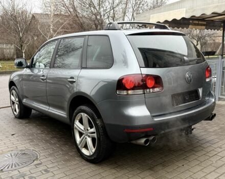 Серый Фольксваген Туарег, объемом двигателя 3 л и пробегом 287 тыс. км за 7150 $, фото 3 на Automoto.ua