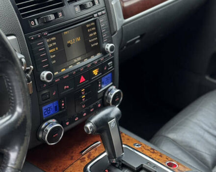 Серый Фольксваген Туарег, объемом двигателя 3 л и пробегом 295 тыс. км за 9700 $, фото 9 на Automoto.ua