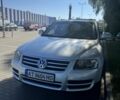 Сірий Фольксваген Туарег, об'ємом двигуна 3 л та пробігом 270 тис. км за 9000 $, фото 1 на Automoto.ua