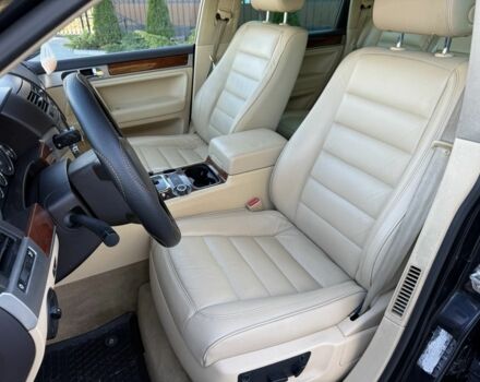 Сірий Фольксваген Туарег, об'ємом двигуна 3 л та пробігом 300 тис. км за 6900 $, фото 15 на Automoto.ua