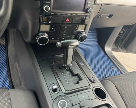 Сірий Фольксваген Туарег, об'ємом двигуна 2.5 л та пробігом 350 тис. км за 4500 $, фото 16 на Automoto.ua