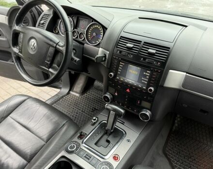 Серый Фольксваген Туарег, объемом двигателя 3 л и пробегом 287 тыс. км за 7150 $, фото 20 на Automoto.ua