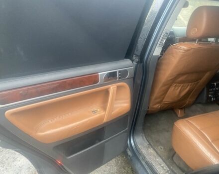 Сірий Фольксваген Туарег, об'ємом двигуна 5 л та пробігом 260 тис. км за 3100 $, фото 6 на Automoto.ua