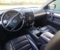 Сірий Фольксваген Туарег, об'ємом двигуна 3 л та пробігом 440 тис. км за 5900 $, фото 11 на Automoto.ua