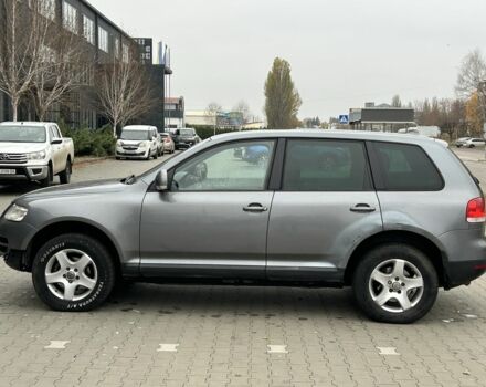 Серый Фольксваген Туарег, объемом двигателя 2.5 л и пробегом 300 тыс. км за 3850 $, фото 1 на Automoto.ua