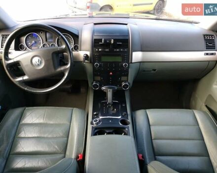 Сірий Фольксваген Туарег, об'ємом двигуна 2.5 л та пробігом 316 тис. км за 12500 $, фото 4 на Automoto.ua