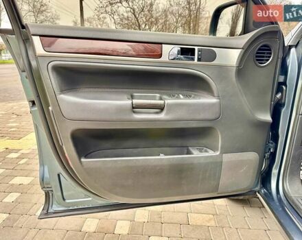 Серый Фольксваген Туарег, объемом двигателя 2.5 л и пробегом 254 тыс. км за 6700 $, фото 14 на Automoto.ua