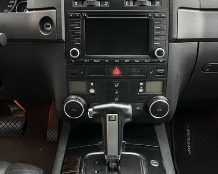 Серый Фольксваген Туарег, объемом двигателя 3 л и пробегом 315 тыс. км за 4433 $, фото 6 на Automoto.ua