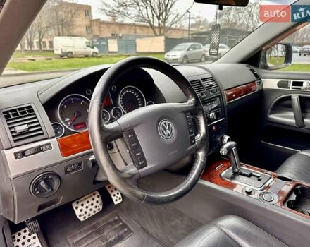 Серый Фольксваген Туарег, объемом двигателя 2.5 л и пробегом 254 тыс. км за 6700 $, фото 29 на Automoto.ua