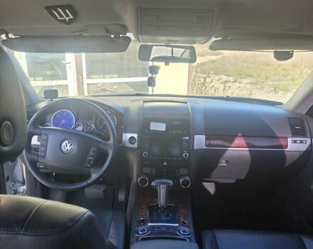 Фольксваген Туарег 2006 у Вилкове на Automoto.ua Сірий Фольксваген Туарег, об'ємом двигуна 2.46 л та пробігом 289 тис. км за 9500 $, фото 16 на Automoto.ua