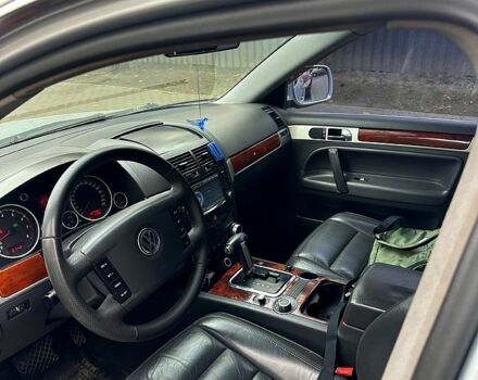 Сірий Фольксваген Туарег, об'ємом двигуна 3.2 л та пробігом 327 тис. км за 9500 $, фото 4 на Automoto.ua