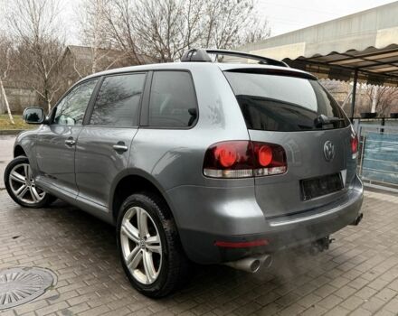 Серый Фольксваген Туарег, объемом двигателя 3 л и пробегом 287 тыс. км за 7150 $, фото 2 на Automoto.ua