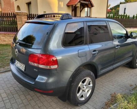 Серый Фольксваген Туарег, объемом двигателя 2.5 л и пробегом 260 тыс. км за 2800 $, фото 2 на Automoto.ua