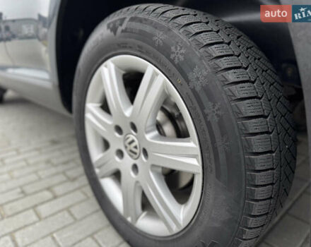 Сірий Фольксваген Туарег, об'ємом двигуна 3 л та пробігом 390 тис. км за 8700 $, фото 14 на Automoto.ua