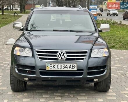 Серый Фольксваген Туарег, объемом двигателя 2.5 л и пробегом 254 тыс. км за 6700 $, фото 1 на Automoto.ua