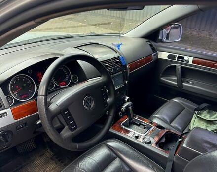 Сірий Фольксваген Туарег, об'ємом двигуна 3.2 л та пробігом 327 тис. км за 9500 $, фото 5 на Automoto.ua