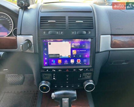 Серый Фольксваген Туарег, объемом двигателя 2.97 л и пробегом 188 тыс. км за 8900 $, фото 28 на Automoto.ua