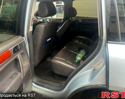 Серый Фольксваген Туарег, объемом двигателя 2.5 л и пробегом 450 тыс. км за 4200 $, фото 3 на Automoto.ua