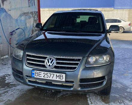 Серый Фольксваген Туарег, объемом двигателя 3 л и пробегом 406 тыс. км за 11500 $, фото 2 на Automoto.ua