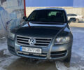 Серый Фольксваген Туарег, объемом двигателя 3 л и пробегом 406 тыс. км за 11500 $, фото 2 на Automoto.ua