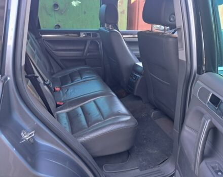 Сірий Фольксваген Туарег, об'ємом двигуна 3 л та пробігом 280 тис. км за 3700 $, фото 7 на Automoto.ua