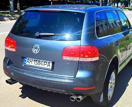 Сірий Фольксваген Туарег, об'ємом двигуна 3.2 л та пробігом 404 тис. км за 8000 $, фото 4 на Automoto.ua