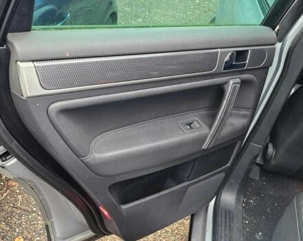 Сірий Фольксваген Туарег, об'ємом двигуна 3 л та пробігом 302 тис. км за 6402 $, фото 5 на Automoto.ua