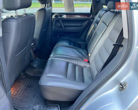 Серый Фольксваген Туарег, объемом двигателя 2.97 л и пробегом 188 тыс. км за 8900 $, фото 21 на Automoto.ua