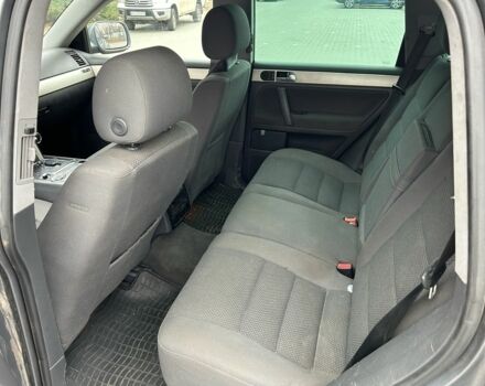 Серый Фольксваген Туарег, объемом двигателя 2.5 л и пробегом 300 тыс. км за 3850 $, фото 9 на Automoto.ua