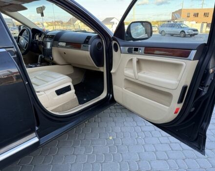 Сірий Фольксваген Туарег, об'ємом двигуна 3 л та пробігом 300 тис. км за 6900 $, фото 6 на Automoto.ua