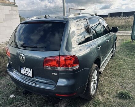 Серый Фольксваген Туарег, объемом двигателя 4.9 л и пробегом 327 тыс. км за 9200 $, фото 1 на Automoto.ua