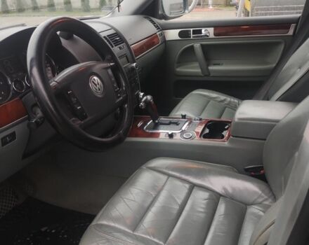 Серый Фольксваген Туарег, объемом двигателя 3 л и пробегом 270 тыс. км за 5700 $, фото 5 на Automoto.ua