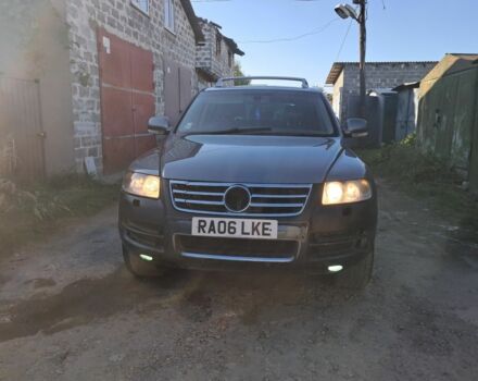 Сірий Фольксваген Туарег, об'ємом двигуна 3 л та пробігом 280 тис. км за 3700 $, фото 4 на Automoto.ua