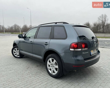 Сірий Фольксваген Туарег, об'ємом двигуна 3 л та пробігом 390 тис. км за 8700 $, фото 3 на Automoto.ua