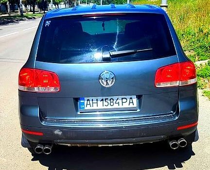 Сірий Фольксваген Туарег, об'ємом двигуна 3.2 л та пробігом 404 тис. км за 8000 $, фото 3 на Automoto.ua
