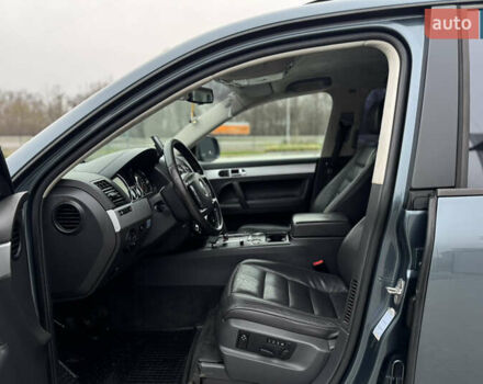 Сірий Фольксваген Туарег, об'ємом двигуна 3 л та пробігом 390 тис. км за 8700 $, фото 22 на Automoto.ua