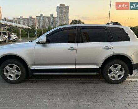 Серый Фольксваген Туарег, объемом двигателя 2.5 л и пробегом 270 тыс. км за 9900 $, фото 5 на Automoto.ua