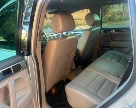 Серый Фольксваген Туарег, объемом двигателя 3 л и пробегом 355 тыс. км за 7808 $, фото 11 на Automoto.ua