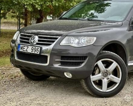 Серый Фольксваген Туарег, объемом двигателя 3 л и пробегом 391 тыс. км за 8115 $, фото 6 на Automoto.ua
