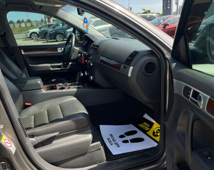 Серый Фольксваген Туарег, объемом двигателя 3.6 л и пробегом 153 тыс. км за 10700 $, фото 26 на Automoto.ua