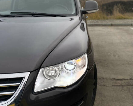 Сірий Фольксваген Туарег, об'ємом двигуна 3 л та пробігом 264 тис. км за 13200 $, фото 8 на Automoto.ua