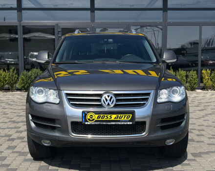 Серый Фольксваген Туарег, объемом двигателя 3.6 л и пробегом 153 тыс. км за 10700 $, фото 1 на Automoto.ua