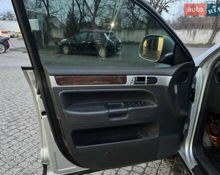 Сірий Фольксваген Туарег, об'ємом двигуна 3.6 л та пробігом 247 тис. км за 10950 $, фото 10 на Automoto.ua