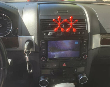 Серый Фольксваген Туарег, объемом двигателя 3.6 л и пробегом 245 тыс. км за 9000 $, фото 2 на Automoto.ua