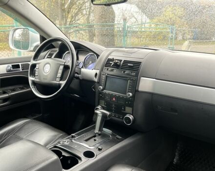 Серый Фольксваген Туарег, объемом двигателя 3 л и пробегом 335 тыс. км за 8500 $, фото 14 на Automoto.ua