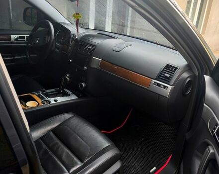 Серый Фольксваген Туарег, объемом двигателя 3 л и пробегом 320 тыс. км за 8000 $, фото 4 на Automoto.ua