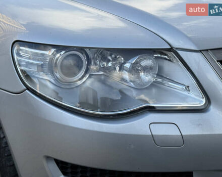 Сірий Фольксваген Туарег, об'ємом двигуна 3 л та пробігом 245 тис. км за 10900 $, фото 3 на Automoto.ua