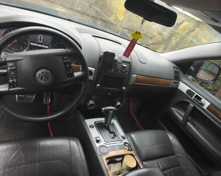 Сірий Фольксваген Туарег, об'ємом двигуна 3 л та пробігом 320 тис. км за 8000 $, фото 6 на Automoto.ua