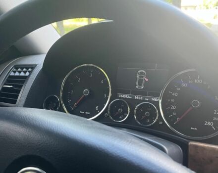 Сірий Фольксваген Туарег, об'ємом двигуна 3 л та пробігом 313 тис. км за 10990 $, фото 20 на Automoto.ua