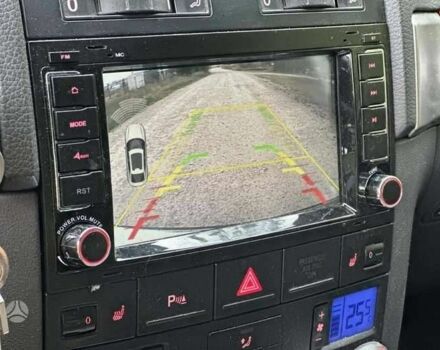 Серый Фольксваген Туарег, объемом двигателя 3 л и пробегом 391 тыс. км за 8115 $, фото 3 на Automoto.ua